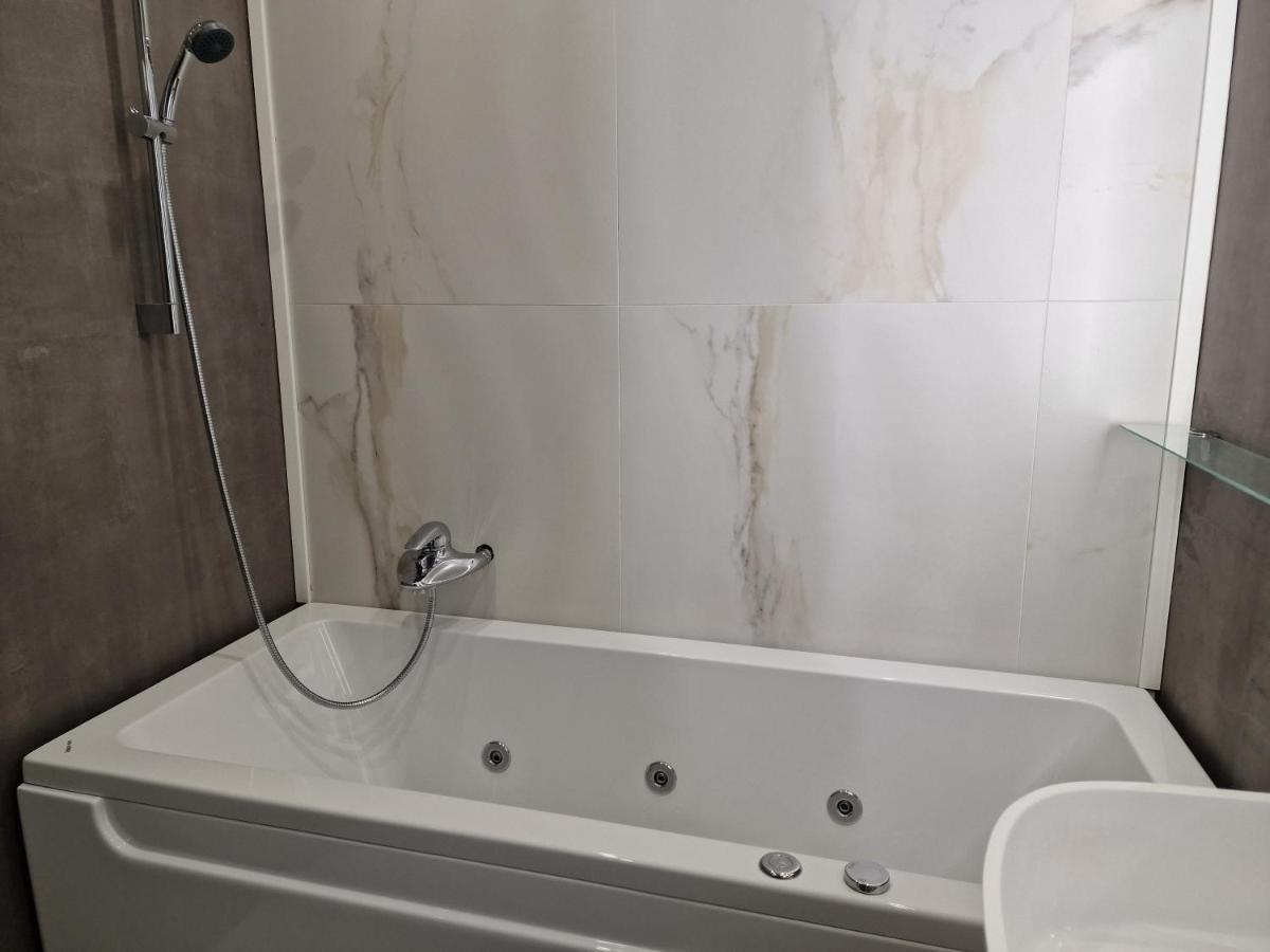 Marsselis Luxe Port Apartment Varna Eksteriør billede